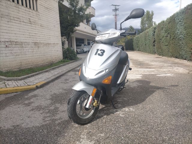 HYOSUNG SÚPER CAB 50CC 4.200 KILÓMETROS COMO NUEVA