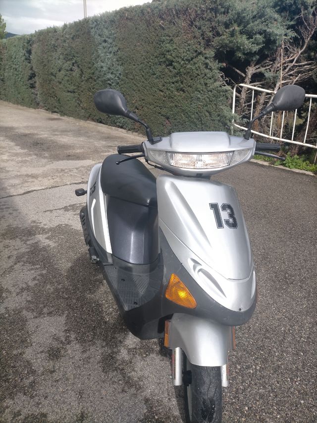 HYOSUNG SÚPER CAB 50CC 4.200 KILÓMETROS COMO NUEVA