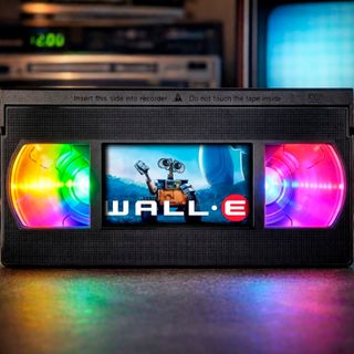 LÁMPARA WALL-E VHS LED MULTICOLOR