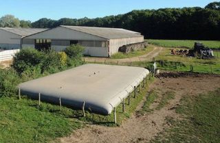 Depósitos de agua flexibles y purines.