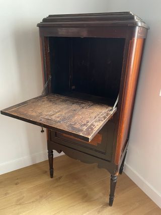 Mueble bar antiguo con marquetería