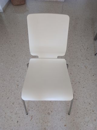 Mesa Comedor con sillas.