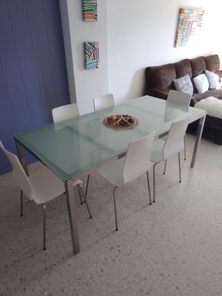 Mesa Comedor con sillas.