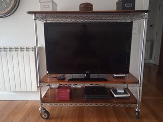 Mueble TV de Inox con ruedas 