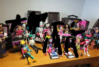 Lote Muñecas y Muebles Monster High