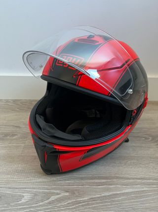 UN CASCO PROTEGE TUS IDEAS