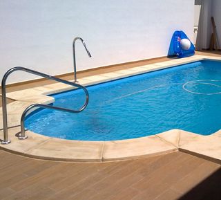 Piscina romana pro 750 x 350 poliester