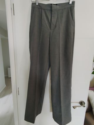 Pantalón gris