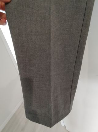 Pantalón gris