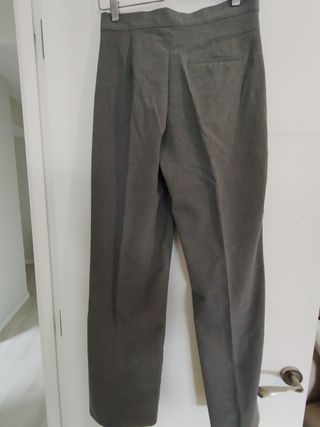 Pantalón gris
