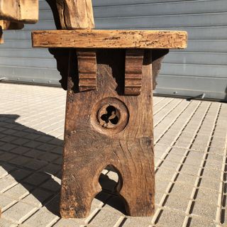Antiguos taburetes bajos de roble