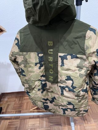 Abrigo Marca Burton Talla L niño