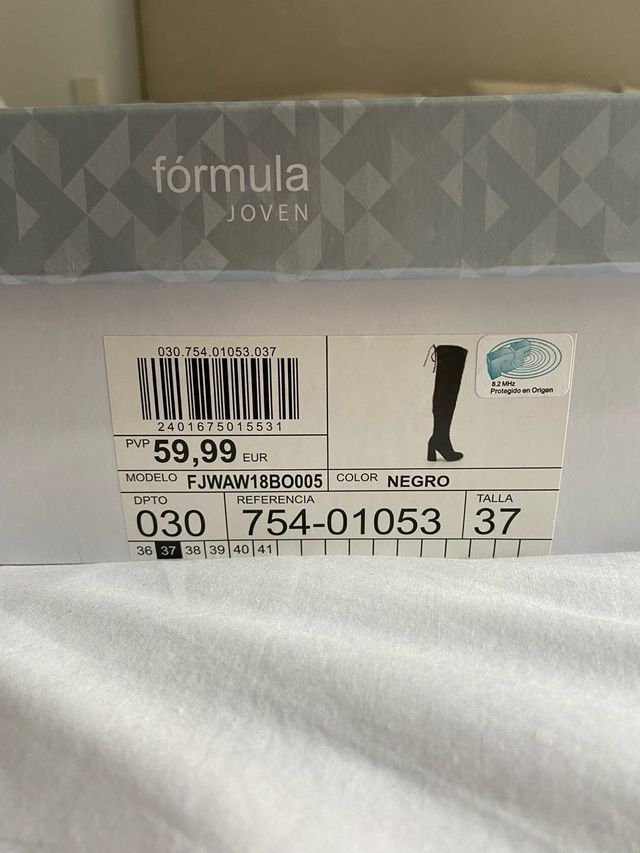 Botas altas ante negras