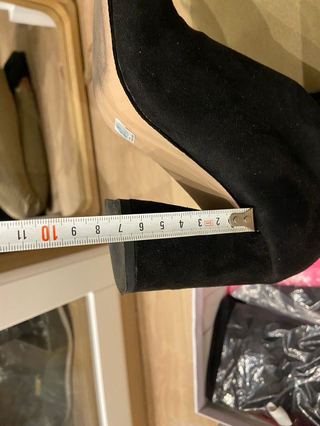 Botas altas ante negras