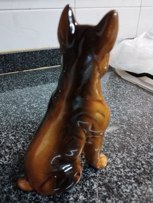 FIGURA DE PERRO/PORCELANA