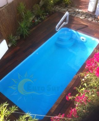 CASCOS DE PISCINAS EN POLIESTER- BIDONES