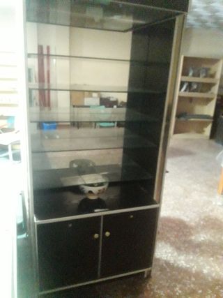 Vitrina cristal peluquería con luz