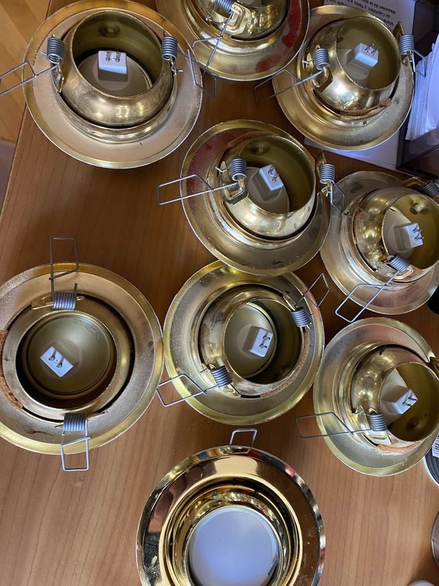 Lote 9 Apliques dorados+ 9 bombillas LED. 