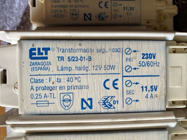 Lote 9 Apliques dorados+ 9 bombillas LED. 