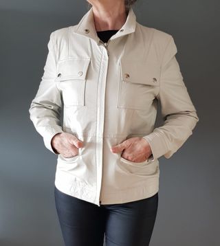 Cazadora de cuero tipo biker color hielo