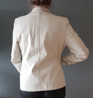 Cazadora de cuero tipo biker color hielo