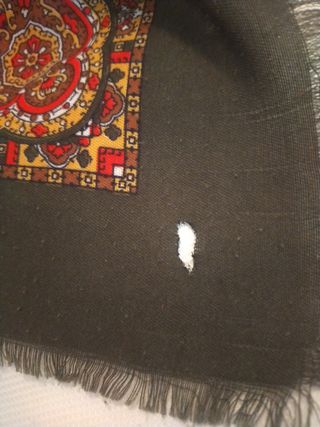 Pañuelo cuello,una quemada de cigarro,pero el rest