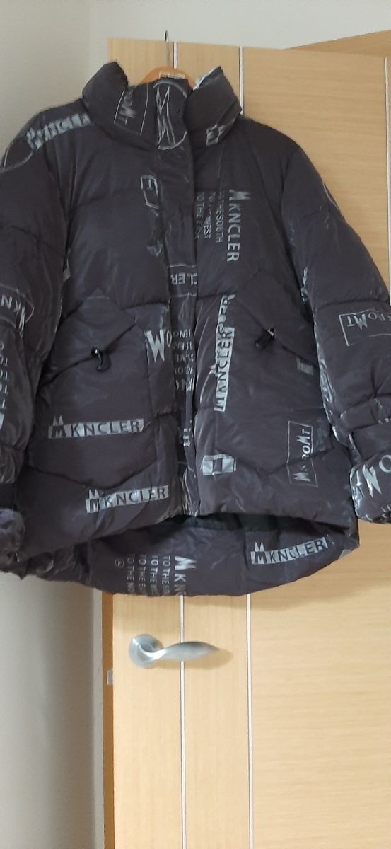 Chaqueta marca Mkn Cler  sin estrenar