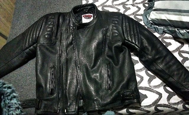 Chaqueta motera hombre