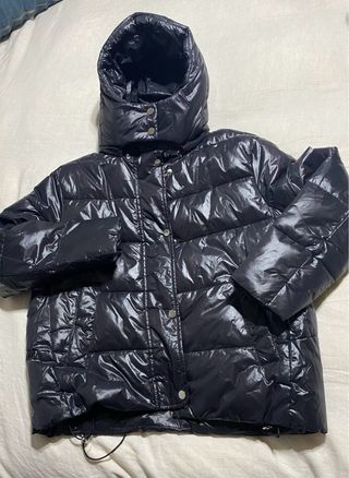 cazadora negra capucha extraible, perfecto estado
