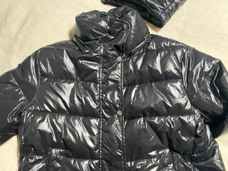 cazadora negra capucha extraible, perfecto estado