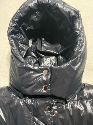 cazadora negra capucha extraible, perfecto estado