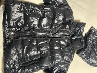cazadora negra capucha extraible, perfecto estado