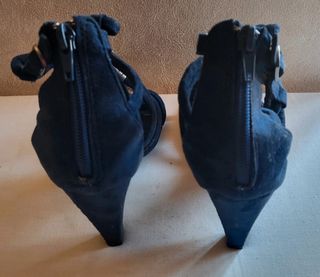 Zapatos de tacón azul, aterciopelados 37