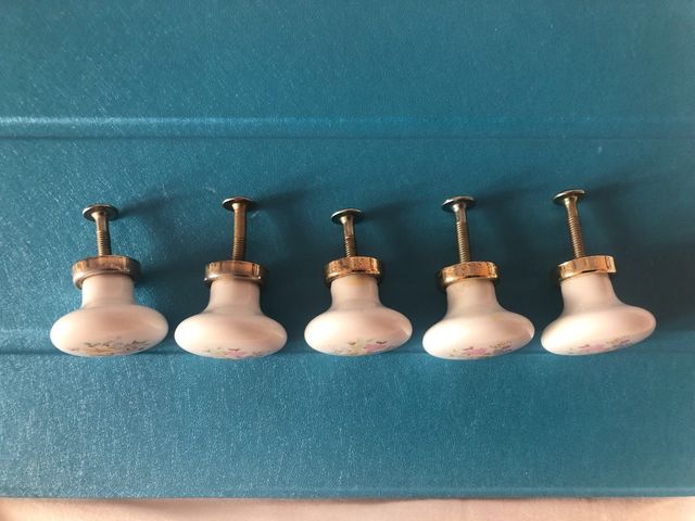 Tiradores de porcelana.