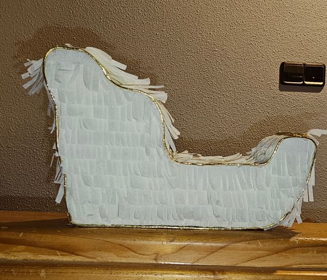 Trineo caja adorno piñata navidad