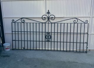 Gran reja hecha a fragua.