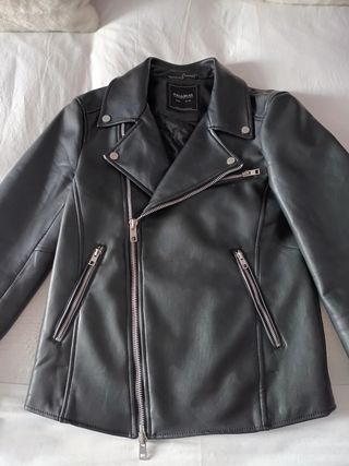 Cazadora efecto piel, PULL&BEAR hombre ( Leer )