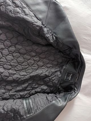 Cazadora efecto piel, PULL&BEAR hombre ( Leer )