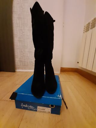 Botas de tacón serraje