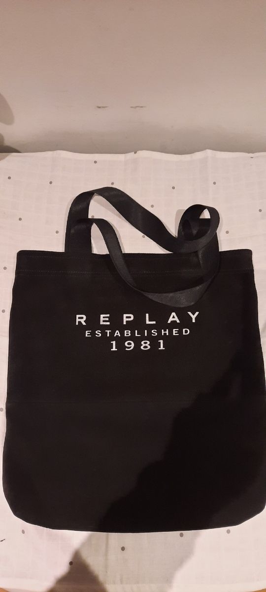 Bolso ante Replay