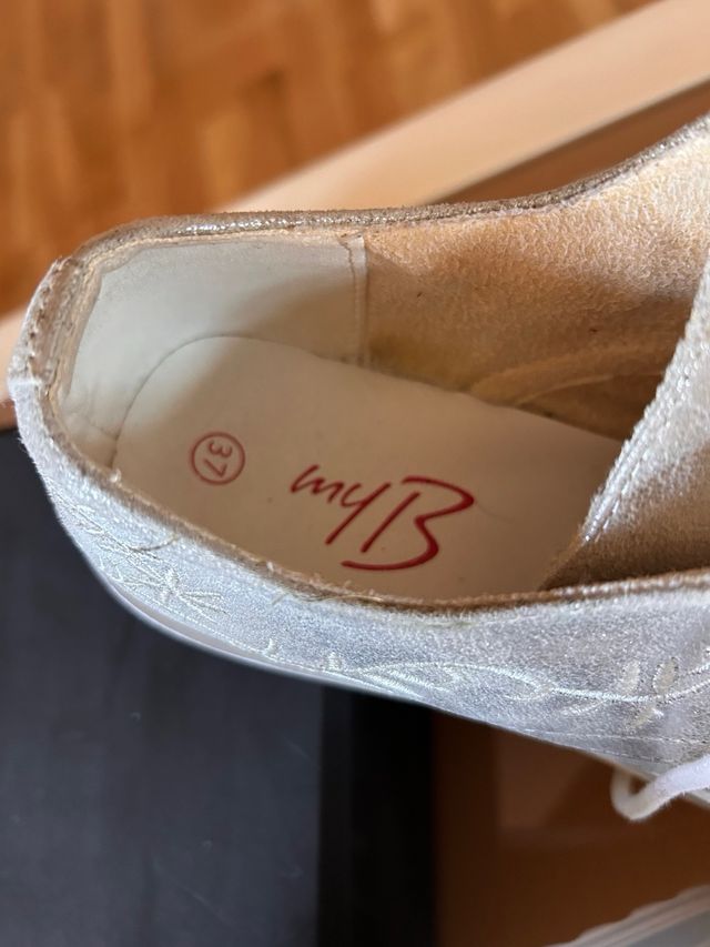 zapatillas gris perla bordadas