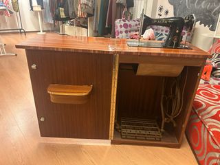 Maquina de coser antigua. Una joya