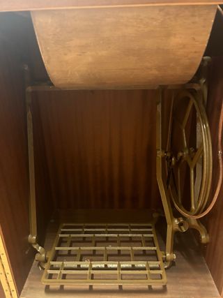 Maquina de coser antigua. Una joya