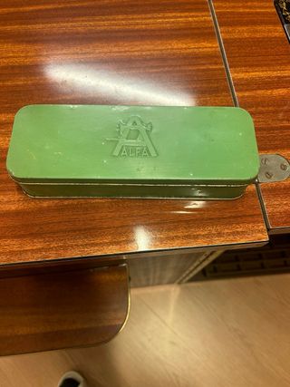 Maquina de coser antigua. Una joya