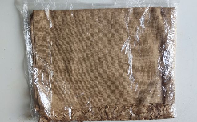 Fullard marrón con envoltorio