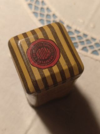 Antigua caja de chapa