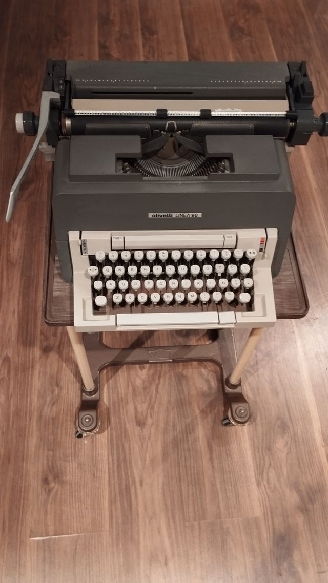 Máquina de escribir olivetti vintage FUNCIONA