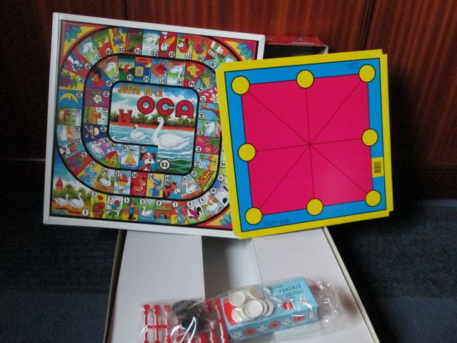 Juegos de mesa varios en uno (parchís, damas...)