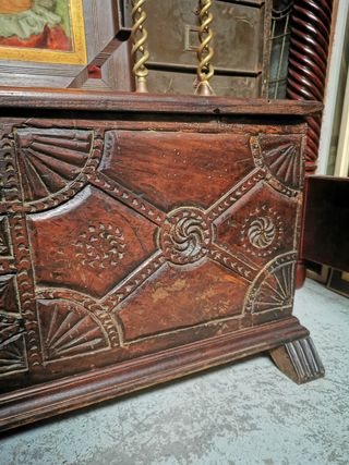 Baúl antiguo. Madera