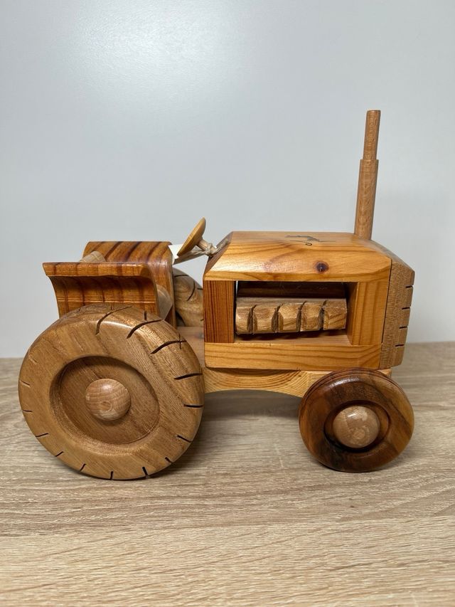 Tractor de madera